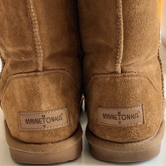 Minnetonka Genuine Sheepskin leather Women Olympia Short Boots Golden Tan size 8 - Picture 2 of 15